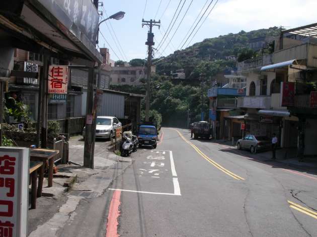 バス停付近から撮影したセブンイレブンとは反対方面の風景