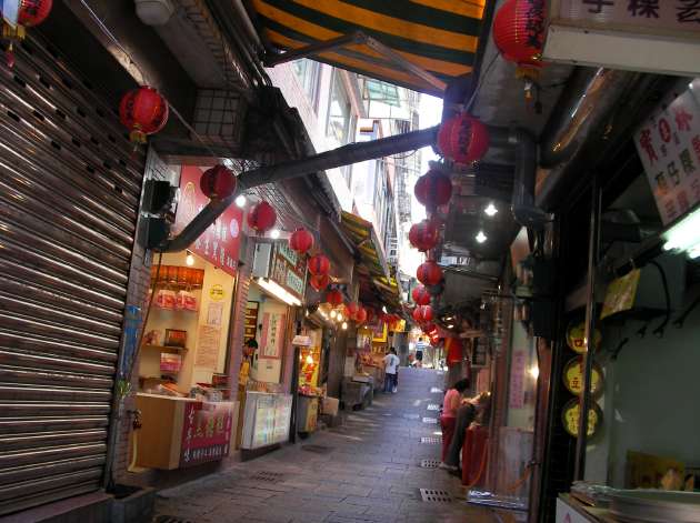 朝9時30分頃の基山街の風景