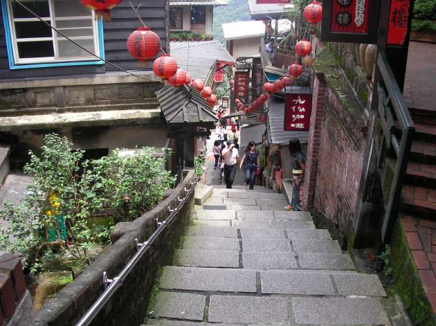 見下ろして撮影した豎崎路の風景