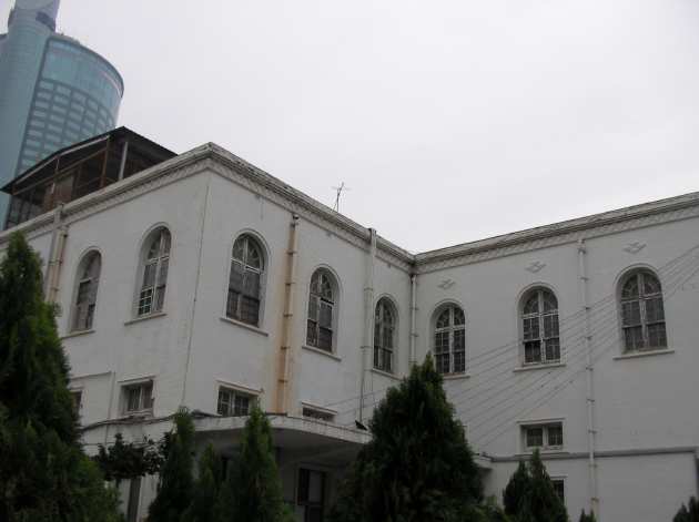 台南駅の左側部分の外観