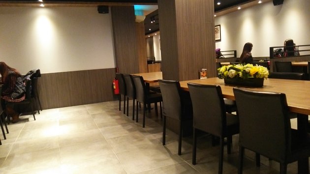定食8 台南店内の風景