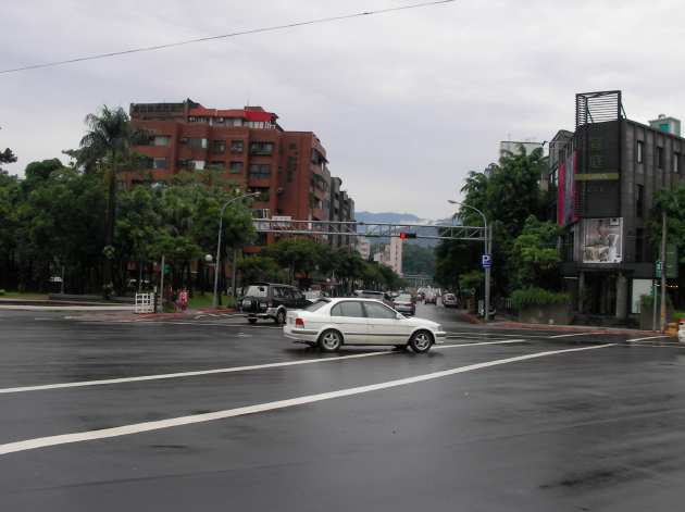 福林路と中正路の交差点