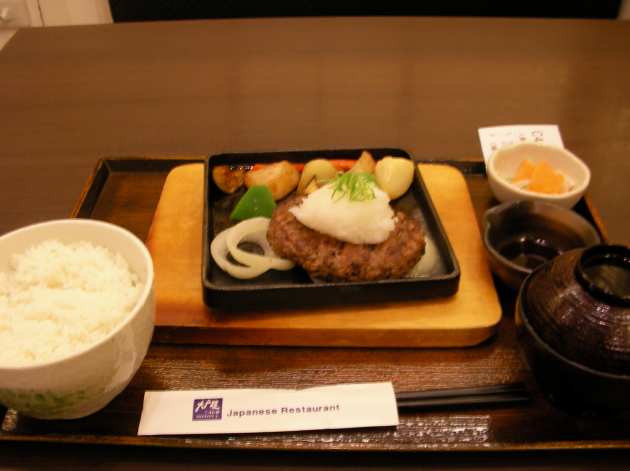 炭火焼ハンバーグのおろし梅ポン酢定食（ご飯大盛り）